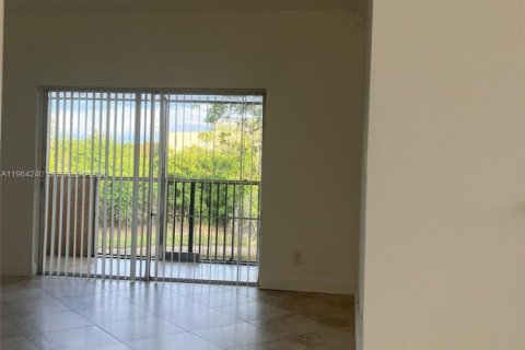 Condominio en alquiler en Deerfield Beach, Florida, 3 dormitorios, 90.49 m2 № 2026664 - foto 2