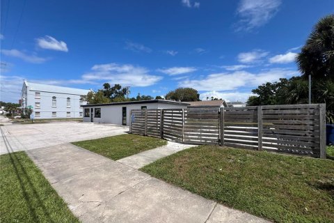 Propiedad comercial en alquiler en Tampa, Florida, 176.51 m2 № 2109069 - foto 5