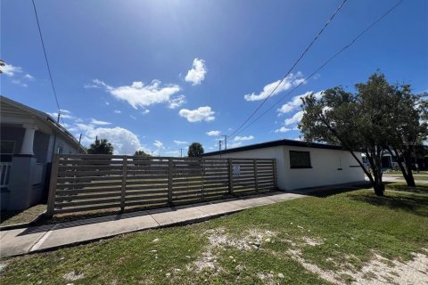 Propiedad comercial en alquiler en Tampa, Florida, 176.51 m2 № 2109069 - foto 6