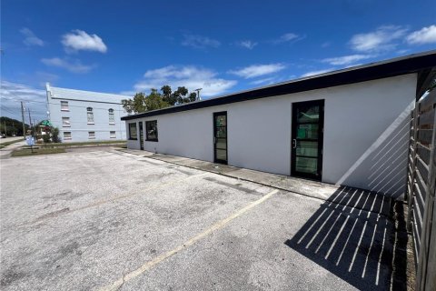 Propiedad comercial en alquiler en Tampa, Florida, 176.51 m2 № 2109069 - foto 3