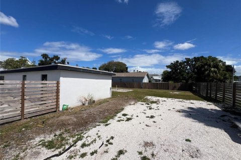 Propiedad comercial en alquiler en Tampa, Florida, 176.51 m2 № 2109069 - foto 7