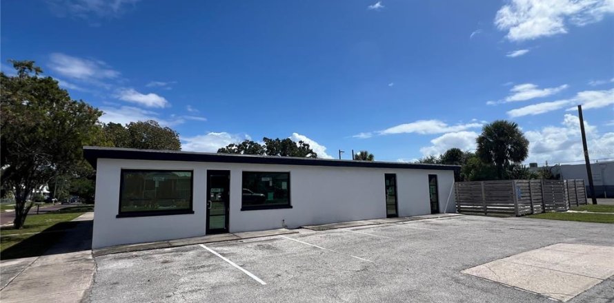 Propiedad comercial en Tampa, Florida 176.51 m2 № 2109069