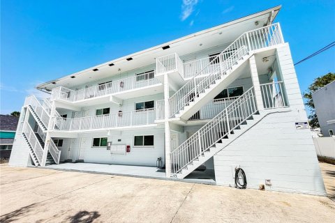Commercial property in Daytona Beach, Florida 12 bedrooms, 780.38 sq.m. № 2322469
