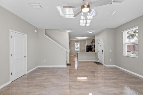 Townhouse in Gibsonton, Florida 3 bedrooms, 156.45 sq.m. № 2122218 - photo 6