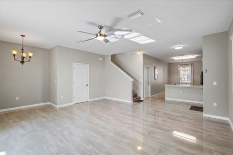 Townhouse in Gibsonton, Florida 3 bedrooms, 156.45 sq.m. № 2122218 - photo 5