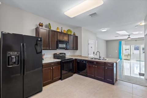 Townhouse in Gibsonton, Florida 3 bedrooms, 156.45 sq.m. № 2122218 - photo 11