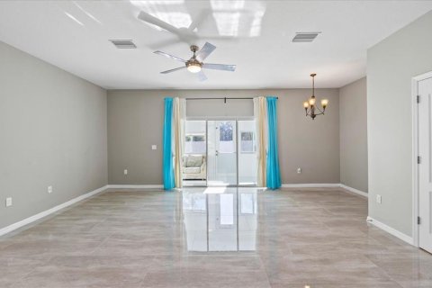 Townhouse in Gibsonton, Florida 3 bedrooms, 156.45 sq.m. № 2122218 - photo 3