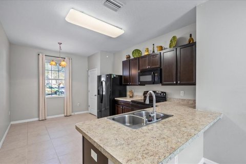 Townhouse in Gibsonton, Florida 3 bedrooms, 156.45 sq.m. № 2122218 - photo 9