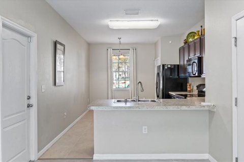 Townhouse in Gibsonton, Florida 3 bedrooms, 156.45 sq.m. № 2122218 - photo 7