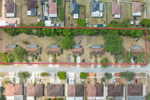 Propiedad comercial en venta en Miami, Florida № 1864666 - foto 19