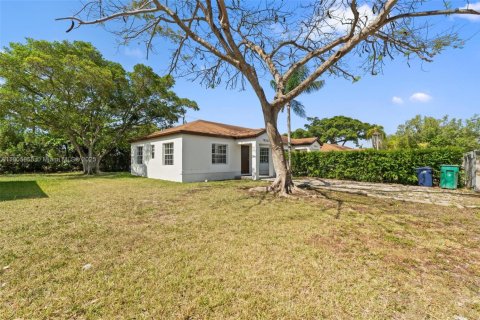 Propiedad comercial en venta en Miami, Florida № 1864666 - foto 3