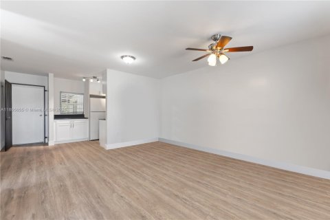 Propiedad comercial en venta en Miami, Florida № 1864666 - foto 6