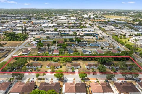 Propiedad comercial en venta en Miami, Florida № 1864666 - foto 4
