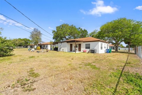 Propiedad comercial en venta en Miami, Florida № 1864666 - foto 30