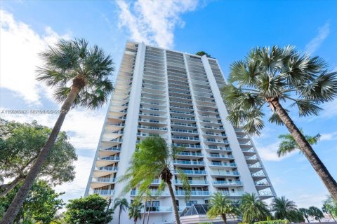 Condominio en venta en Aventura, Florida, 2 dormitorios, 219.25 m2 № 1985884 - foto 2