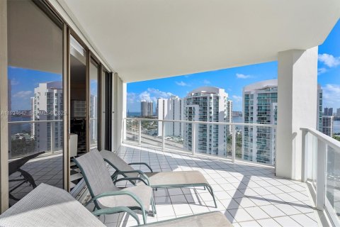 Condominio en venta en Aventura, Florida, 2 dormitorios, 219.25 m2 № 1985884 - foto 13