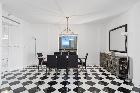 Condominio en venta en Aventura, Florida, 2 dormitorios, 219.25 m2 № 1985884 - foto 9