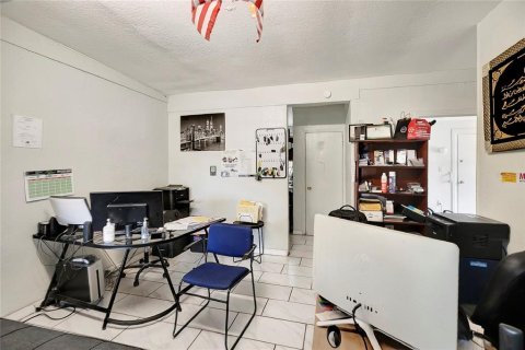 Propiedad comercial en venta en Tampa, Florida, 105.91 m2 № 1808506 - foto 22