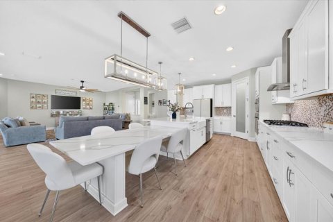 House in Fish Hawk, Florida 5 bedrooms, 392.79 sq.m. № 2309991 - photo 9