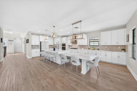 House in Fish Hawk, Florida 5 bedrooms, 392.79 sq.m. № 2309991 - photo 8