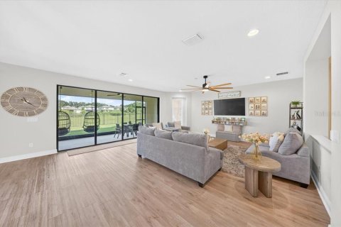 House in Fish Hawk, Florida 5 bedrooms, 392.79 sq.m. № 2309991 - photo 12