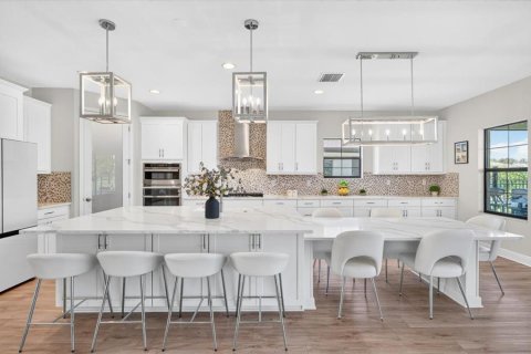 House in Fish Hawk, Florida 5 bedrooms, 392.79 sq.m. № 2309991 - photo 7