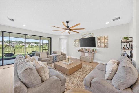 House in Fish Hawk, Florida 5 bedrooms, 392.79 sq.m. № 2309991 - photo 13