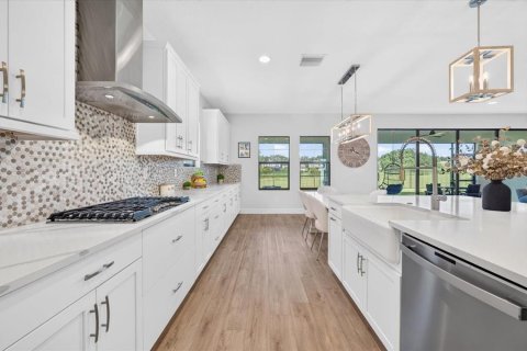 House in Fish Hawk, Florida 5 bedrooms, 392.79 sq.m. № 2309991 - photo 10
