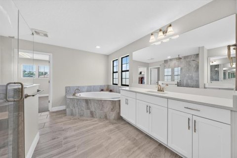 House in Fish Hawk, Florida 5 bedrooms, 392.79 sq.m. № 2309991 - photo 28