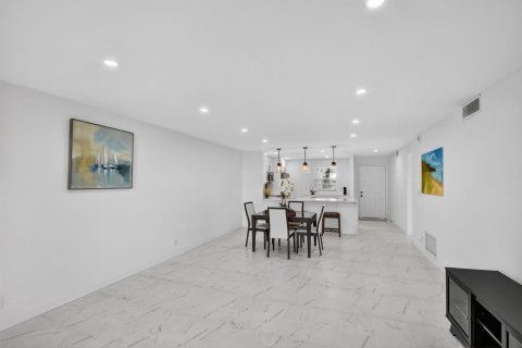 Condo in Boynton Beach, Florida, 2 bedrooms  № 2170008 - photo 12
