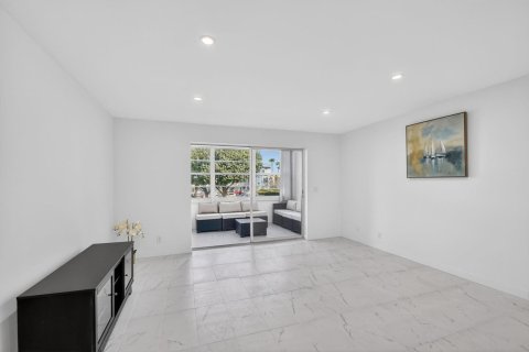 Condo in Boynton Beach, Florida, 2 bedrooms  № 2170008 - photo 11