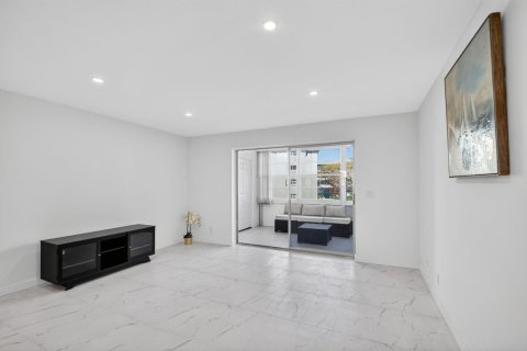 Condo in Boynton Beach, Florida, 2 bedrooms  № 2170008 - photo 10
