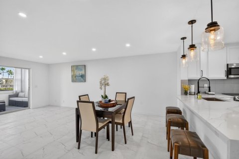 Condo in Boynton Beach, Florida, 2 bedrooms  № 2170008 - photo 6