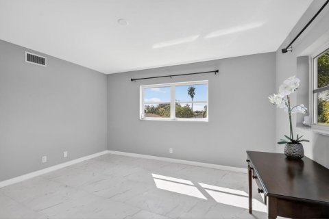 Condo in Boynton Beach, Florida, 2 bedrooms  № 2170008 - photo 27