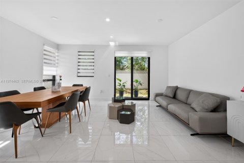Townhouse in Dania Beach, Florida 3 bedrooms, 148.64 sq.m. № 2036005 - photo 13