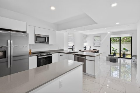 Townhouse in Dania Beach, Florida 3 bedrooms, 148.64 sq.m. № 2036005 - photo 8