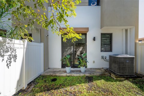 Townhouse in Dania Beach, Florida 3 bedrooms, 148.64 sq.m. № 2036005 - photo 25