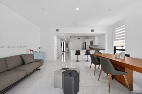 Townhouse in Dania Beach, Florida 3 bedrooms, 148.64 sq.m. № 2036005 - photo 12
