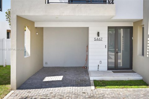 Townhouse in Dania Beach, Florida 3 bedrooms, 148.64 sq.m. № 2036005 - photo 5