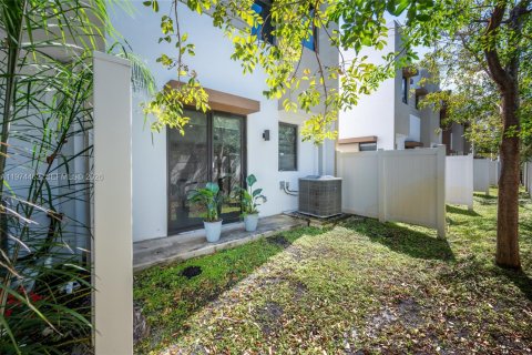 Townhouse in Dania Beach, Florida 3 bedrooms, 148.64 sq.m. № 2036005 - photo 26