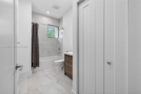 Townhouse in Dania Beach, Florida 3 bedrooms, 148.64 sq.m. № 2036005 - photo 18