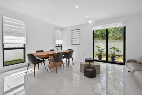 Townhouse in Dania Beach, Florida 3 bedrooms, 148.64 sq.m. № 2036005 - photo 15