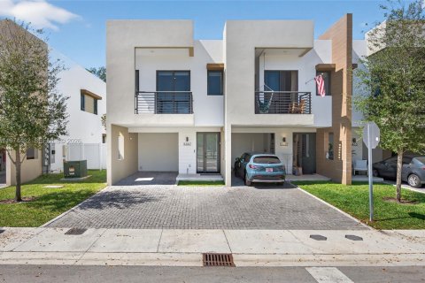 Townhouse in Dania Beach, Florida 3 bedrooms, 148.64 sq.m. № 2036005 - photo 3