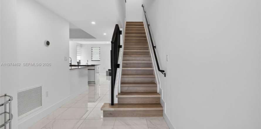 Townhouse in Dania Beach, Florida 3 bedrooms, 148.64 sq.m. № 2036005