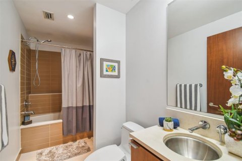 Condo in Tampa, Florida, 2 bedrooms  № 1766161 - photo 7