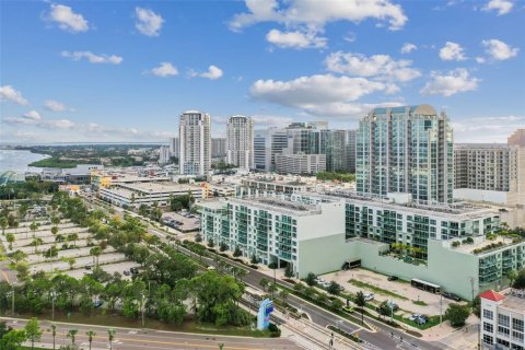 Condo in Tampa, Florida, 2 bedrooms  № 1766161 - photo 1