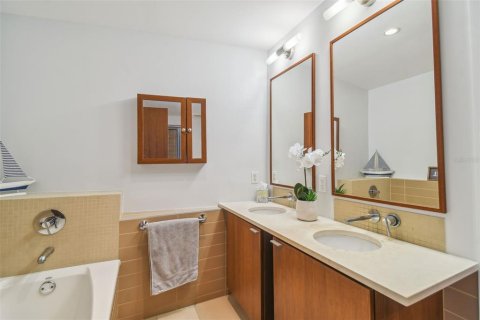 Condo in Tampa, Florida, 2 bedrooms  № 1766161 - photo 16