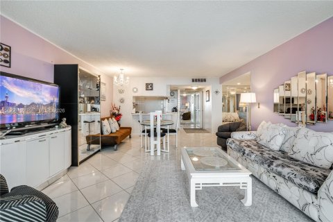 Condominio en alquiler en Hallandale Beach, Florida, 1 dormitorio, 83.24 m2 № 2074844 - foto 30