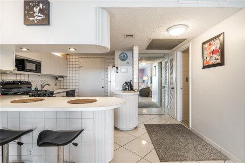 Condominio en alquiler en Hallandale Beach, Florida, 1 dormitorio, 83.24 m2 № 2074844 - foto 9