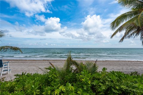 Condominio en alquiler en Hallandale Beach, Florida, 1 dormitorio, 83.24 m2 № 2074844 - foto 25